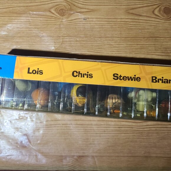 Family Guy Boxed Set (NEW) - Picture 6 of 6